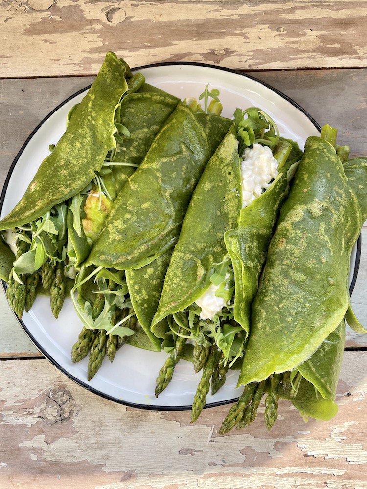 Spinat Pfannkuchen mit grünem Spargel einfaches Rezept Spinat Pfannkuchen mit grünem Spargel